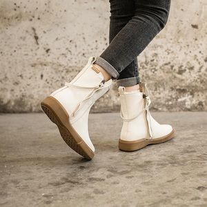 Dwarves Waxing Leather Chelsea Boot - Fleece Lined